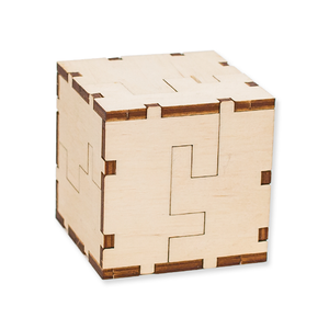 Igrača lesena 3D sestavljanka CUBE belo ozadje
